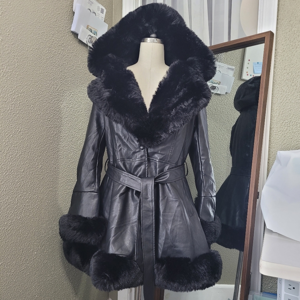 GRAN ORIENTE faux leather coat w faux fur hood